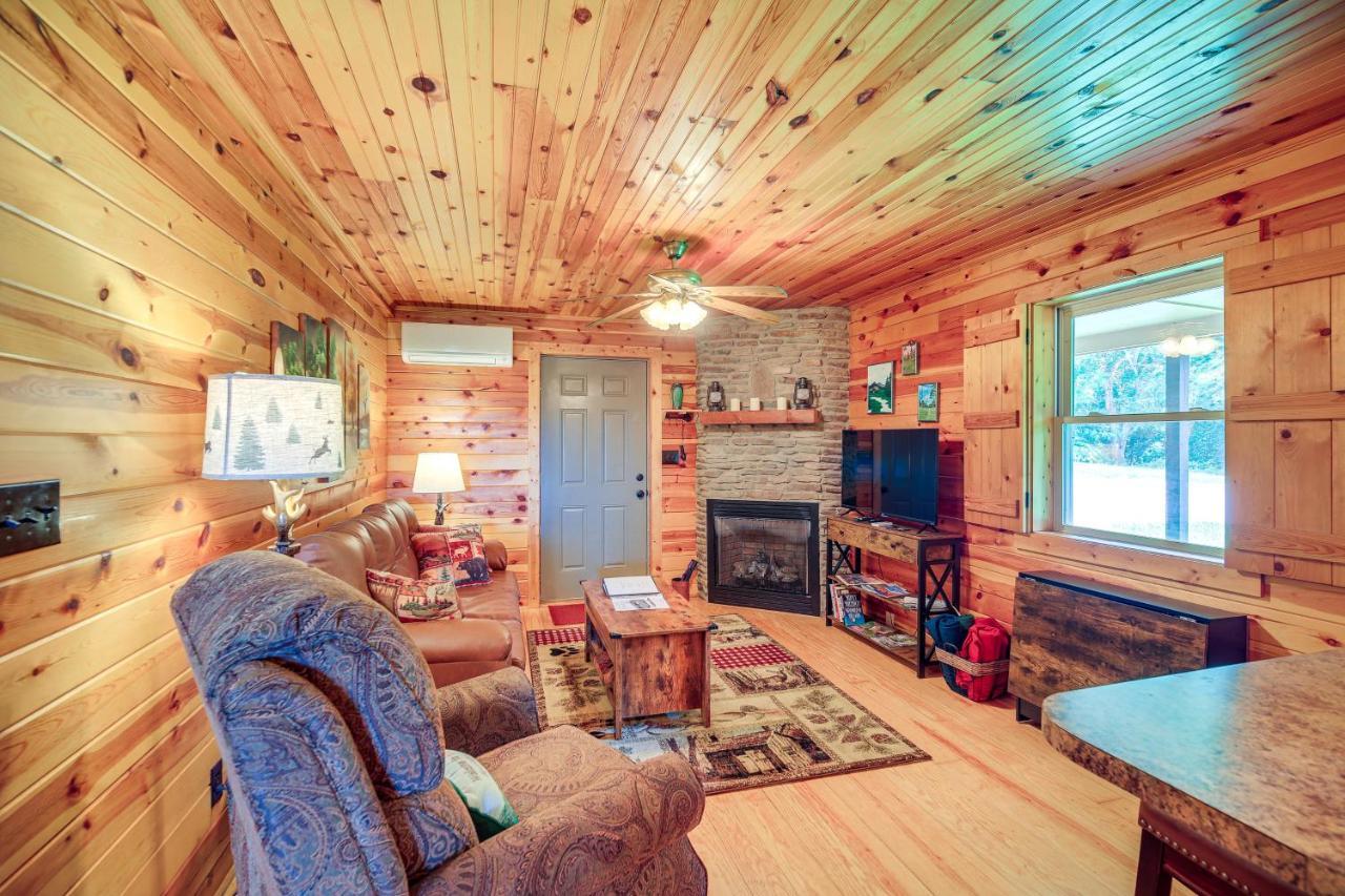 Blue Ridge Mountain Cabin With Views And Hot Tub Sparta Exteriör bild