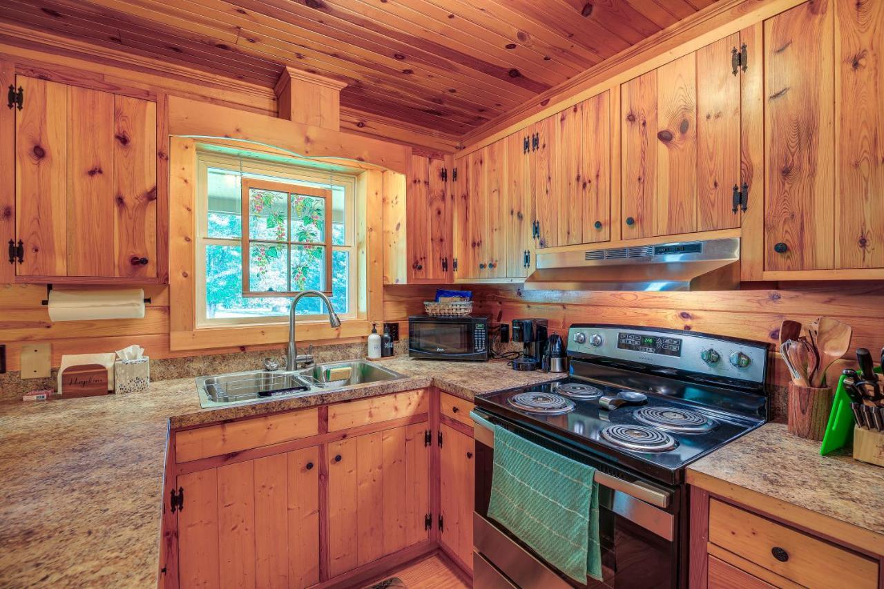Blue Ridge Mountain Cabin With Views And Hot Tub Sparta Exteriör bild
