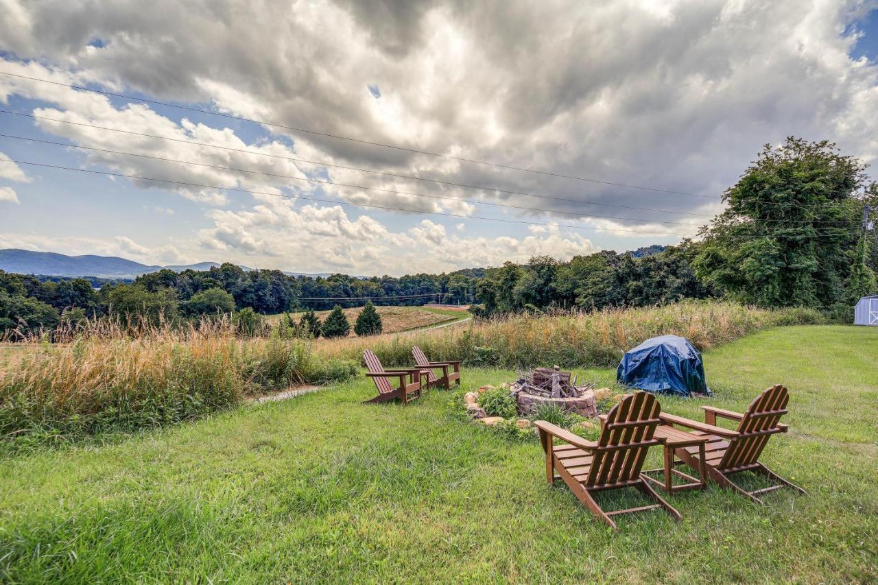 Blue Ridge Mountain Cabin With Views And Hot Tub Sparta Exteriör bild