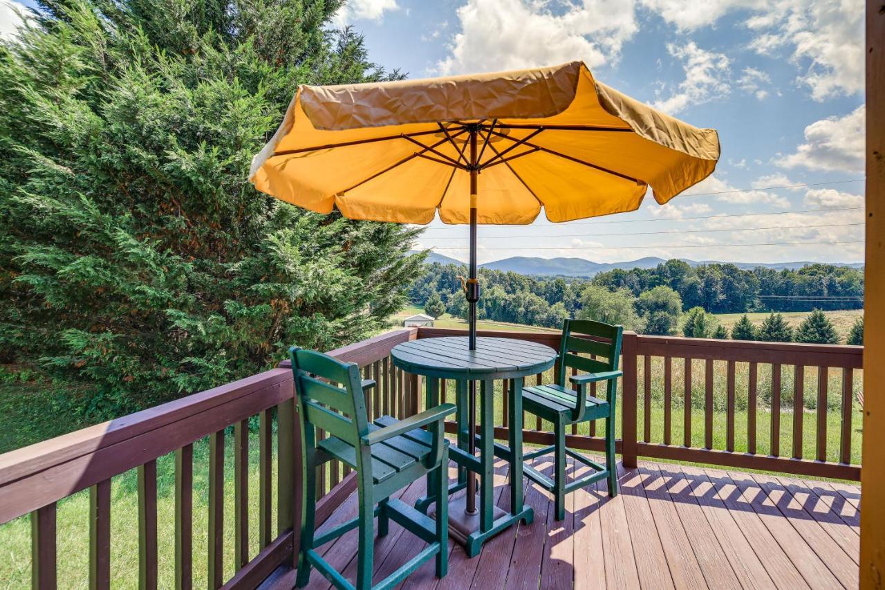 Blue Ridge Mountain Cabin With Views And Hot Tub Sparta Exteriör bild