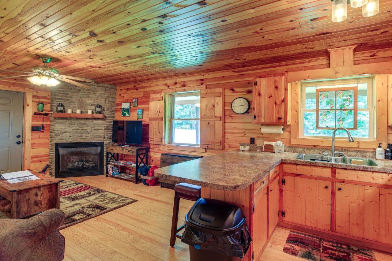 Blue Ridge Mountain Cabin With Views And Hot Tub Sparta Exteriör bild