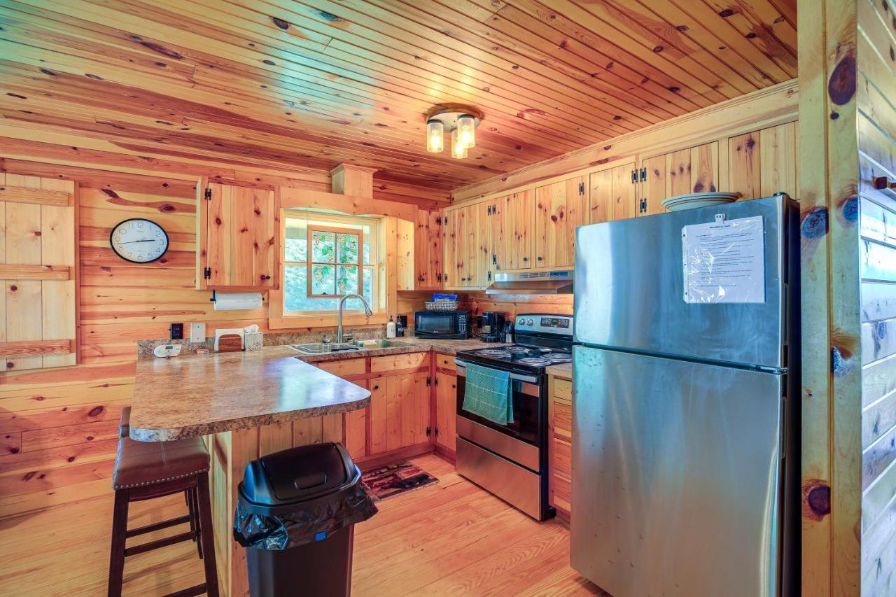 Blue Ridge Mountain Cabin With Views And Hot Tub Sparta Exteriör bild