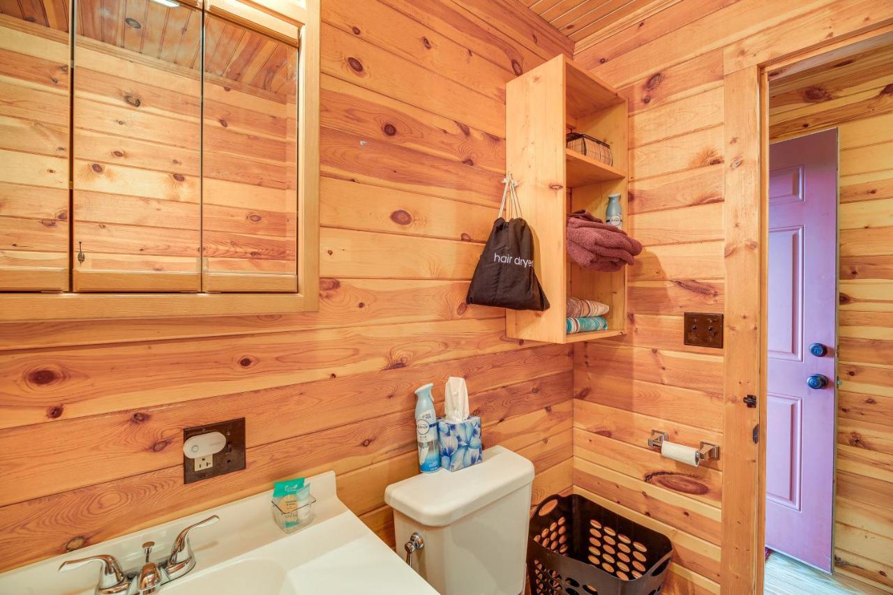 Blue Ridge Mountain Cabin With Views And Hot Tub Sparta Exteriör bild