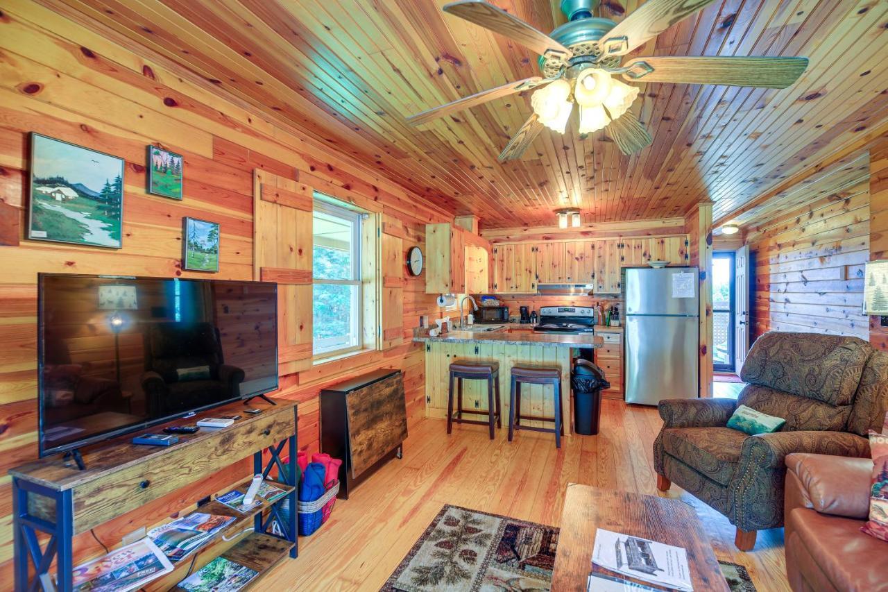 Blue Ridge Mountain Cabin With Views And Hot Tub Sparta Exteriör bild