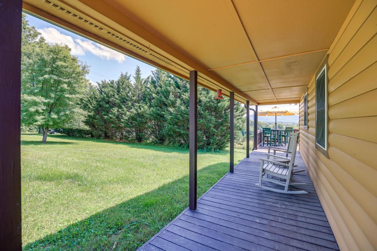 Blue Ridge Mountain Cabin With Views And Hot Tub Sparta Exteriör bild