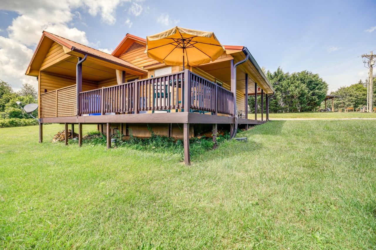 Blue Ridge Mountain Cabin With Views And Hot Tub Sparta Exteriör bild